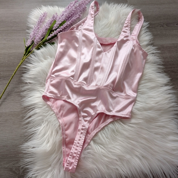 Forever 21 baby pink bodysuit - Picture 3 of 6